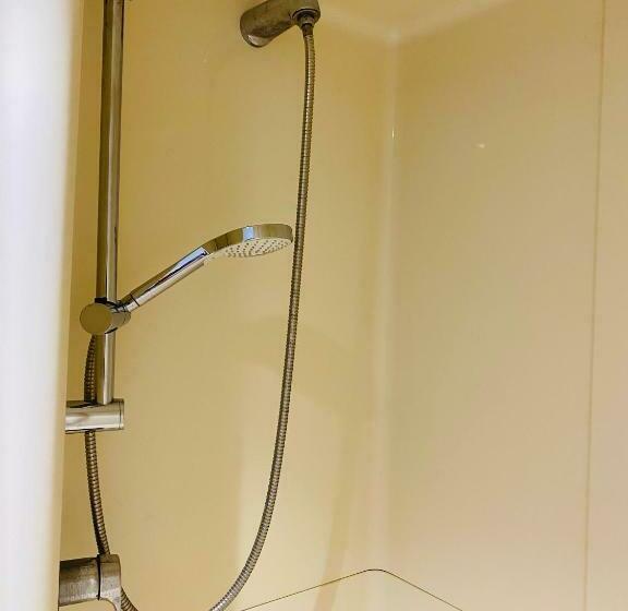 חדר סטנדרט לשלושה, Ibis Budget Caen Centre Gare