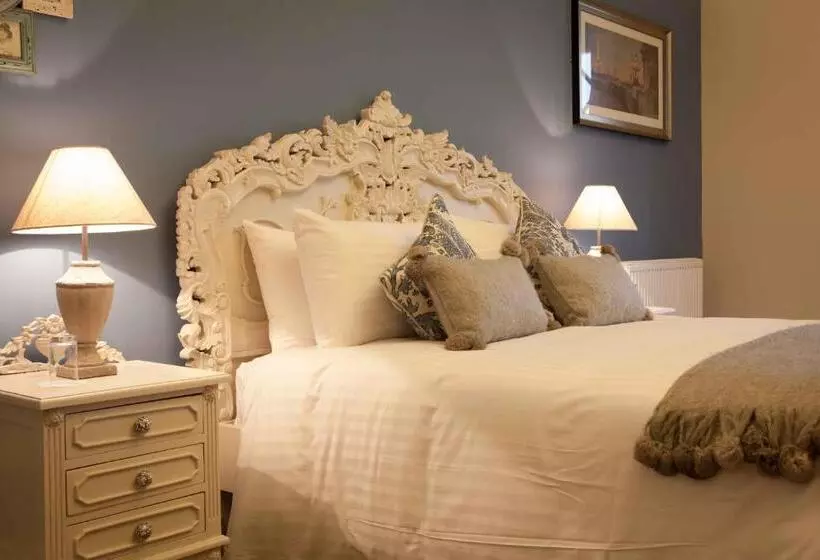 استودیوی سوپریور, Inglewood House And Spa