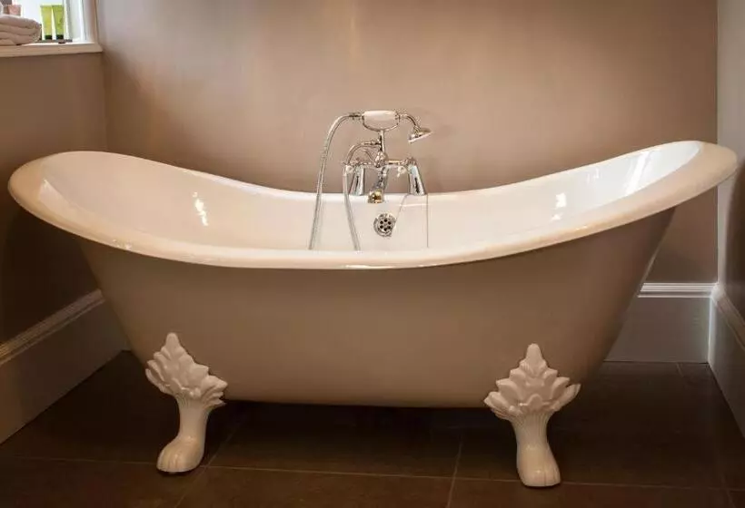 استودیوی سوپریور, Inglewood House And Spa