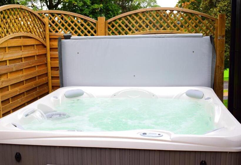 Дом 4 Спальни, Inglewood House And Spa