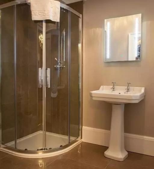 استودیوی سوپریور, Inglewood House And Spa