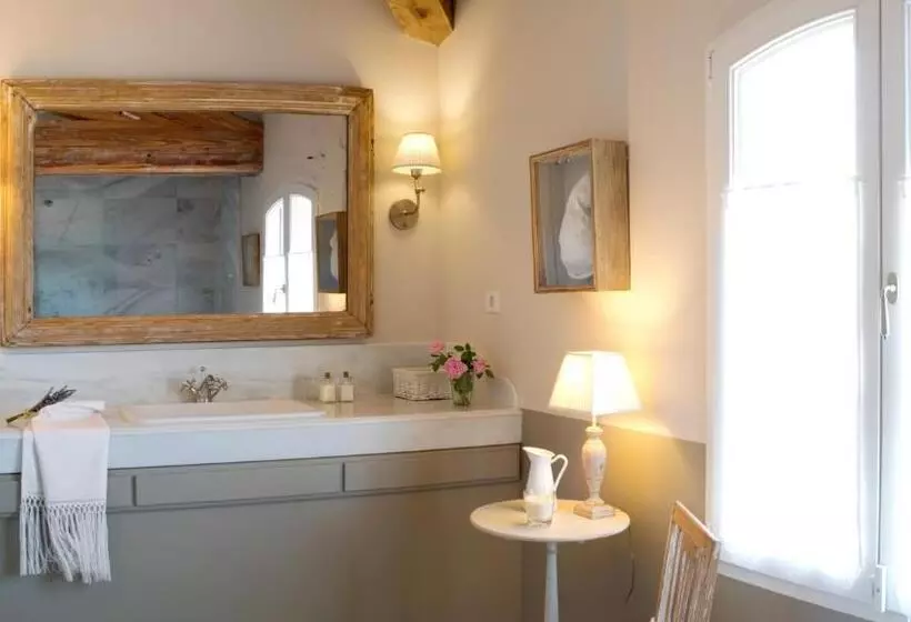 スイート, La Casa De Los Tomillares
