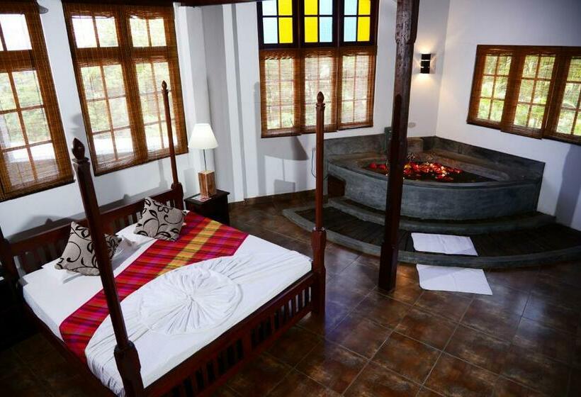 Семейный Номер, The Mount Royal