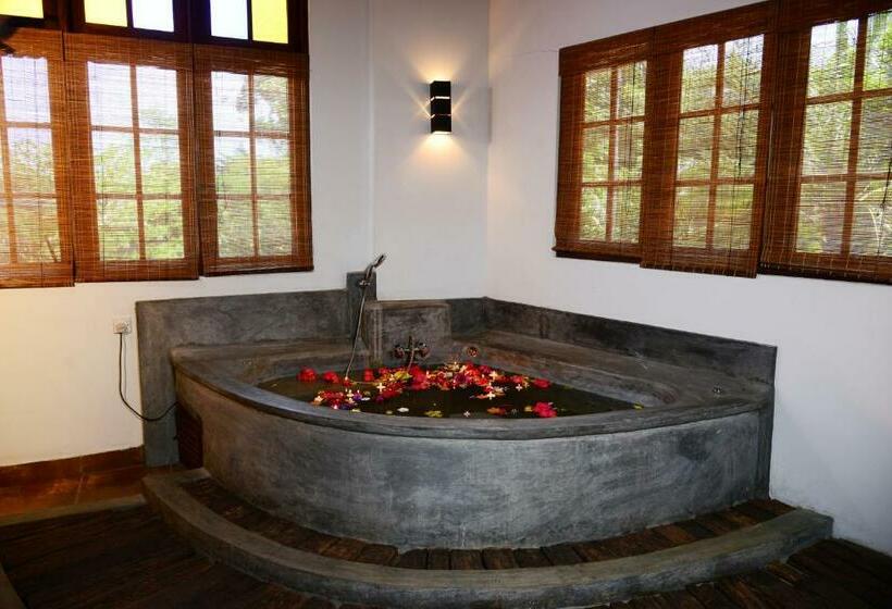 Семейный Номер, The Mount Royal