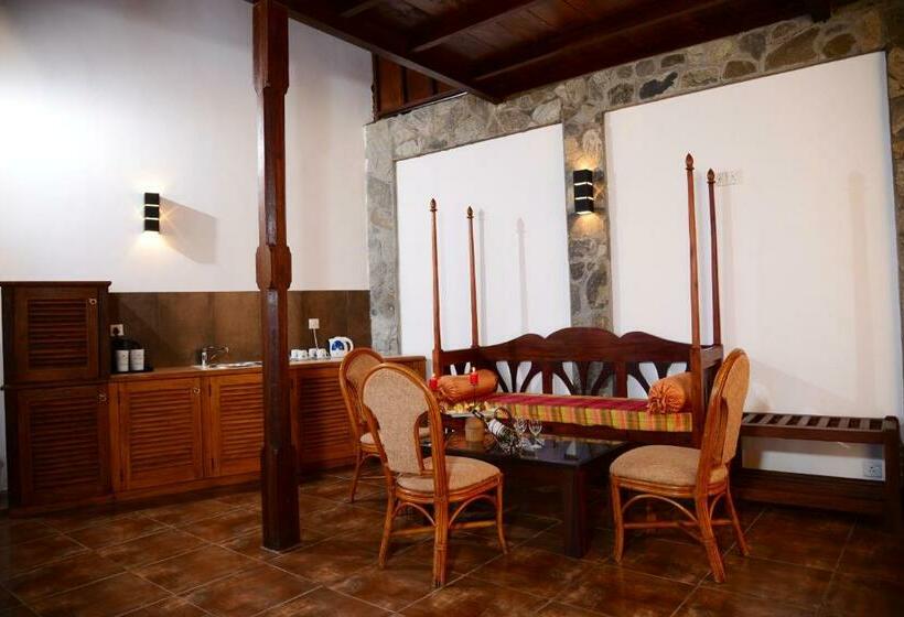 Семейный Номер, The Mount Royal