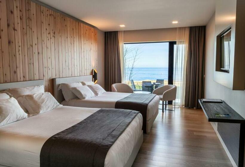 غرفة عائلية مطلّة علي البحر, Pedras Do Mar Resort & Spa
