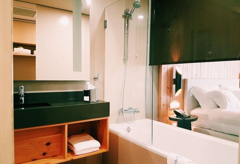 غرفة عائلية مطلّة علي البحر, Pedras Do Mar Resort & Spa