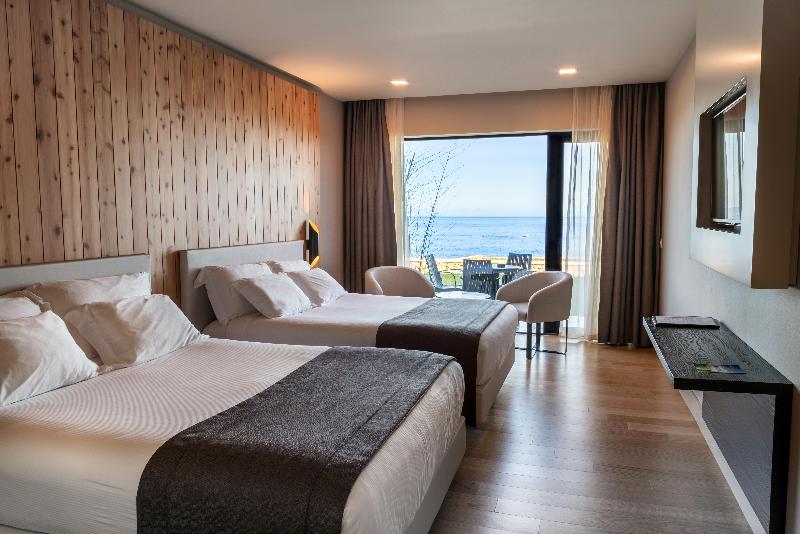 Triple Room Sea View, Pedras Do Mar Resort & Spa