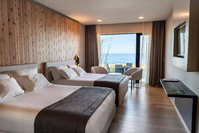 Triple Room Sea View, Pedras Do Mar Resort & Spa