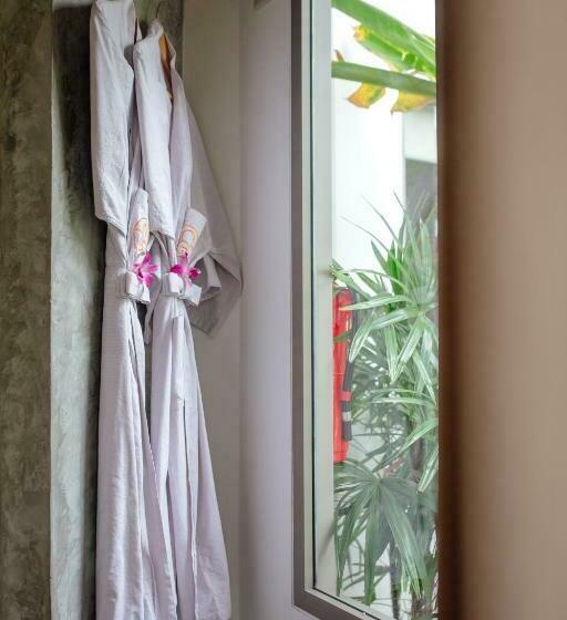 デラックスバンガロー, Secret Garden Beach Resort