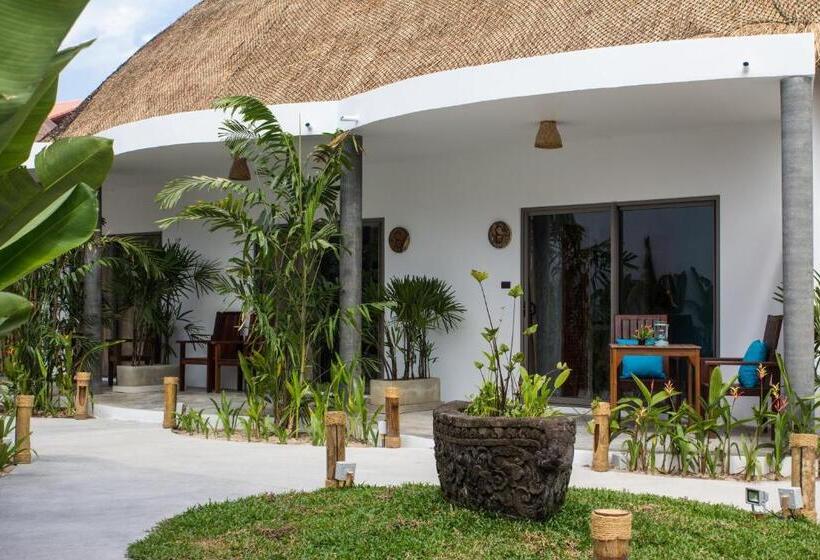 スタンダードバンガロー, Secret Garden Beach Resort