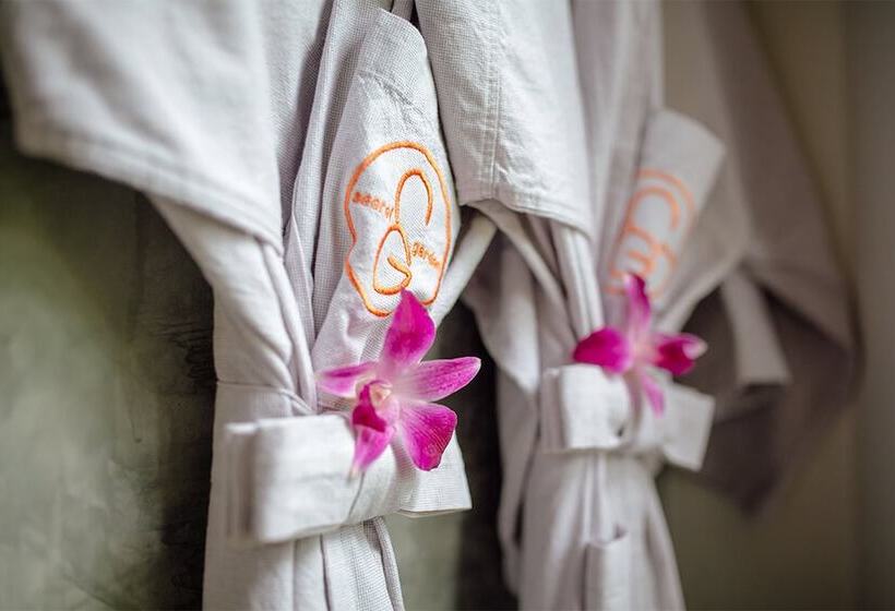 デラックスバンガロー, Secret Garden Beach Resort