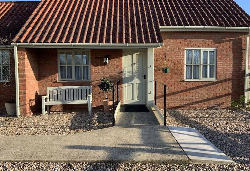 חדר סופריור מותאם לאדם עם מוגבלויות, The Red Lion Inn