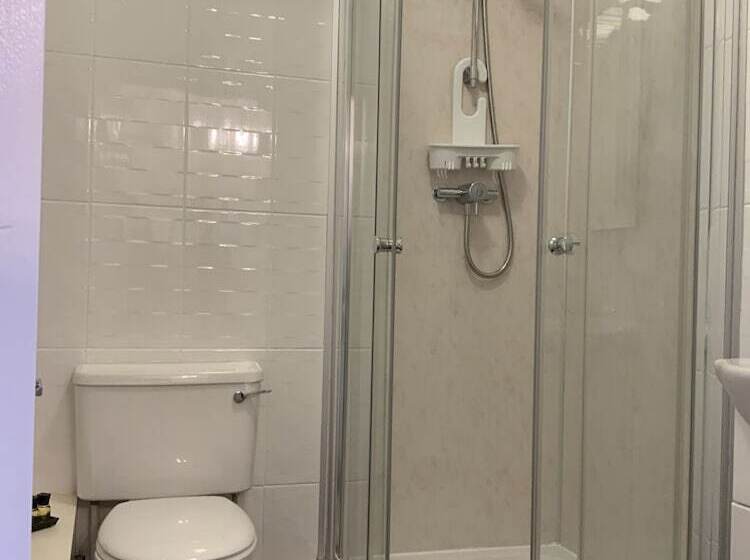 חדר סטנדרט, The Red Lion Inn