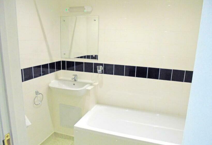 Camera Standard, Trecarn