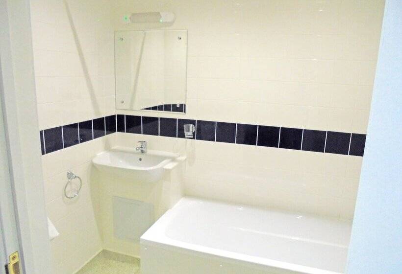 Camera Standard, Trecarn