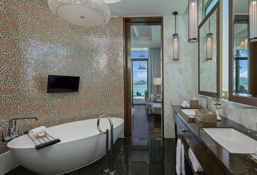 Вилла 4 Спальни, The St. Regis Langkawi