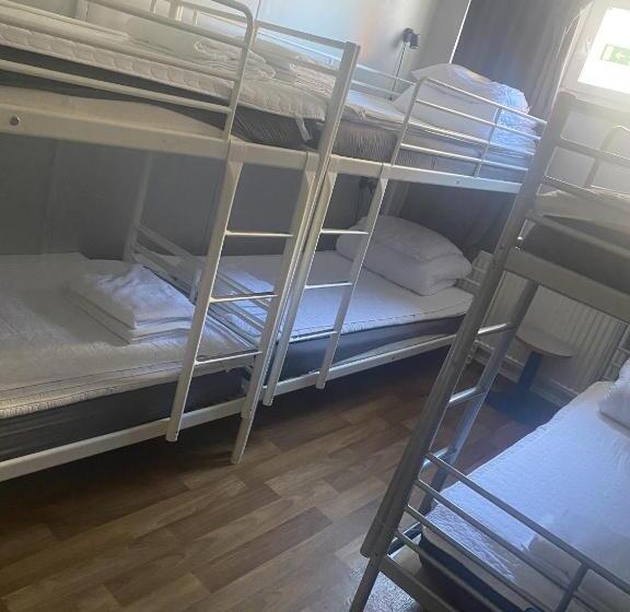 سرير فى غرفة مشتركه, Spis Hotel & Hostel