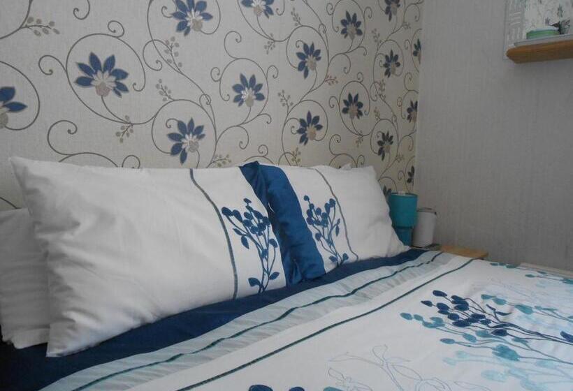 スタンダードルーム, The Lanes