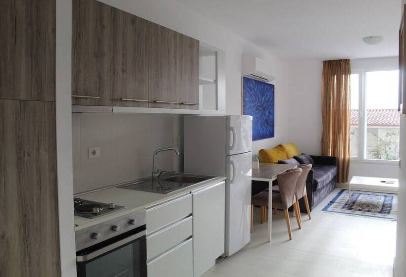 庭の見える１ベッドルームアパートメント, Bougainville Bay Serviced Apartments