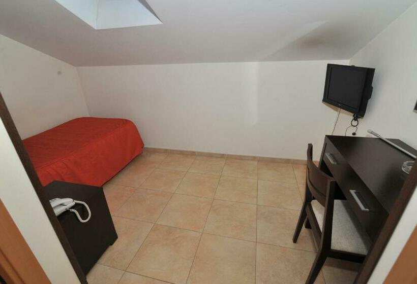 اتاق استاندارد یک نفره, Hostal Goyma Iii