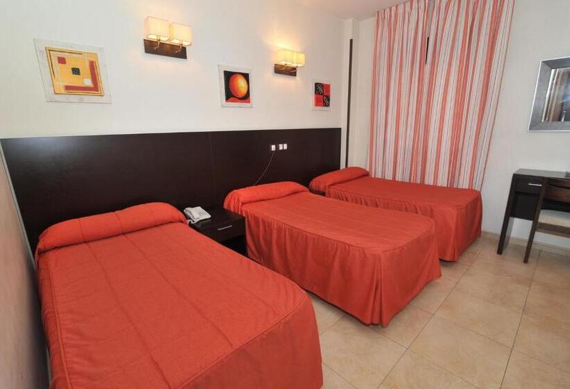 اتاق استاندارد سه نفره, Hostal Goyma Iii