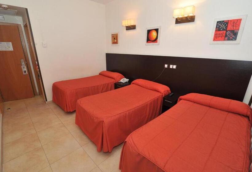 اتاق استاندارد سه نفره, Hostal Goyma Iii