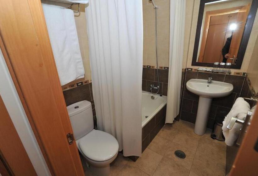 Номер Стандарт Трехместный, Hostal Goyma Iii