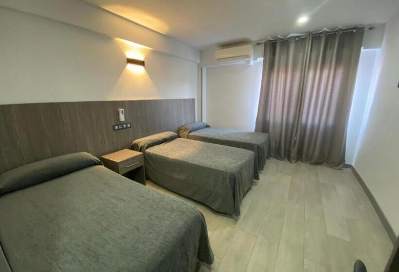 اتاق استاندارد سه نفره, Hostal Goyma Iii