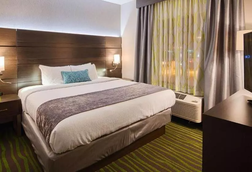 キングサイズベッドのスタンダードルーム, Best Western Plus Prien Lake Hotel & Suites   Lake Charles