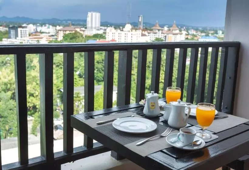 デラックストリプルルーム, Golden Tulip Essential Pattaya