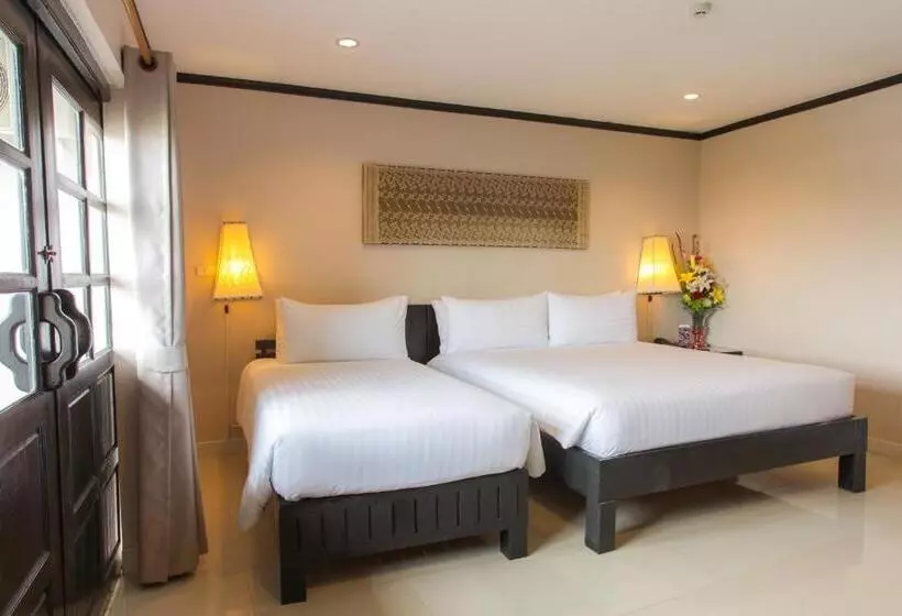 キングサイズベッドのスーペリアルーム, Golden Tulip Essential Pattaya
