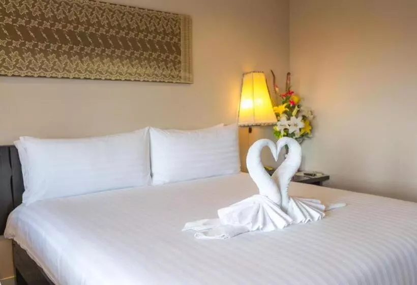 キングサイズベッドのスーペリアルーム, Golden Tulip Essential Pattaya