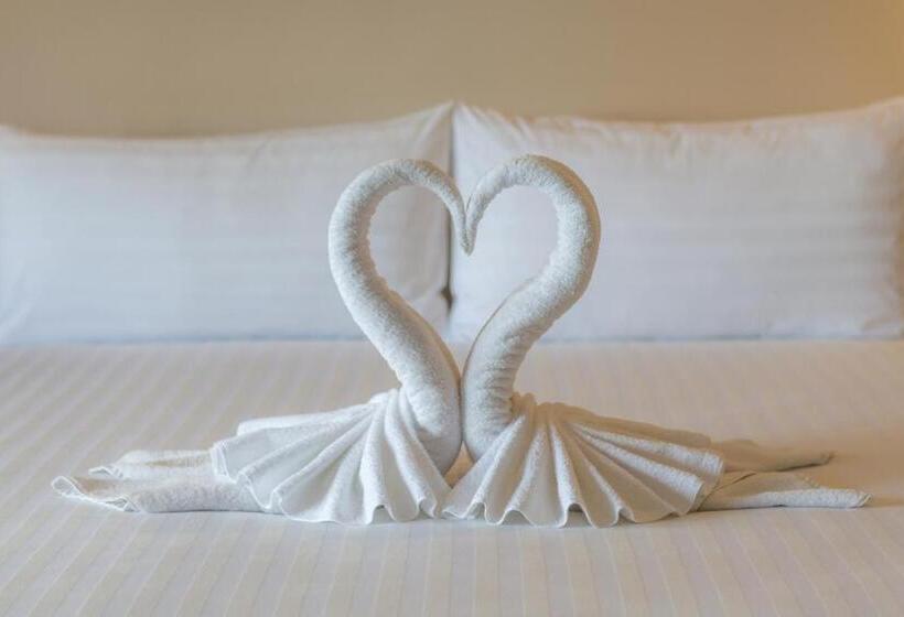 带大床的高级房间, Golden Tulip Essential Pattaya