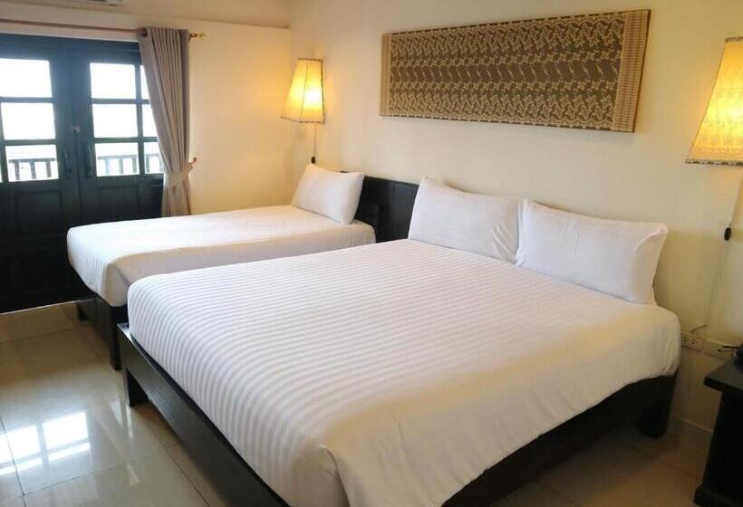 带大床的高级房间, Golden Tulip Essential Pattaya