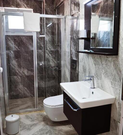 חדר סטנדרט לארבעה, Gumuldur Mavi Deniz Otel