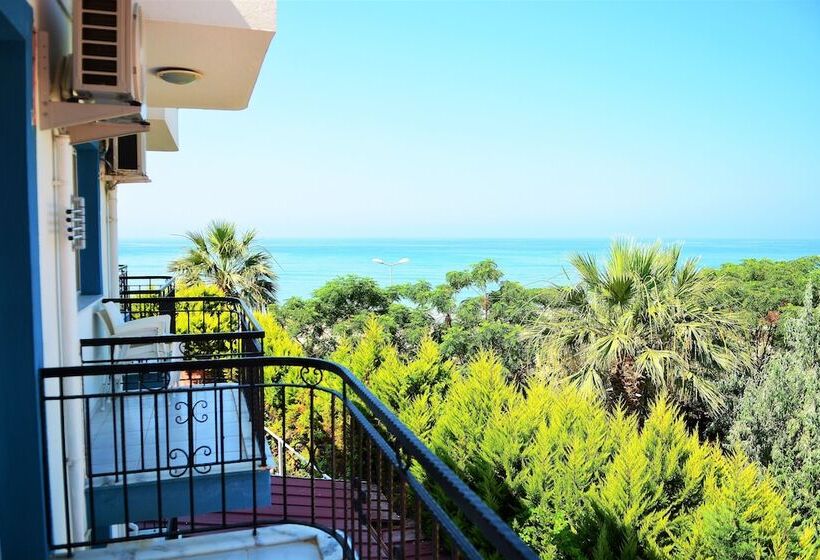 חדר סטנדרט לארבעה, Gumuldur Mavi Deniz Otel