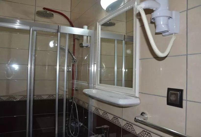 Pokój Standard Trzyosobowy, Hisar