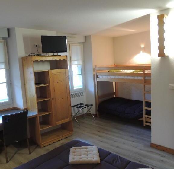 家庭间, De La Vallee