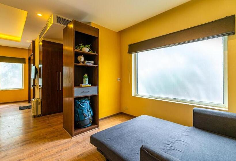 디럭스 룸 킹사이즈 침대, The Hosteller Bangalore, Brigade Road