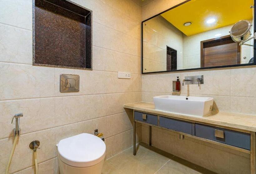 디럭스 룸 킹사이즈 침대, The Hosteller Bangalore, Brigade Road