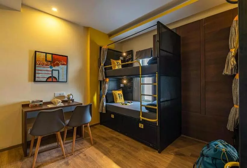ルームシェアのワンベッド, The Hosteller Bangalore, Brigade Road
