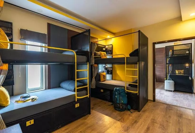ルームシェアのワンベッド, The Hosteller Bangalore, Brigade Road