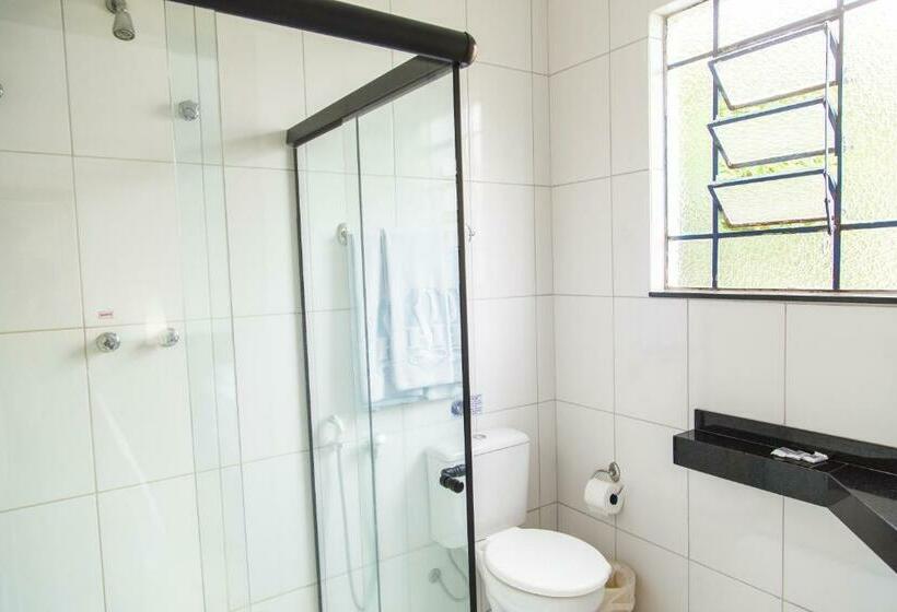 חדר סטנדרט לשלושה, Londres