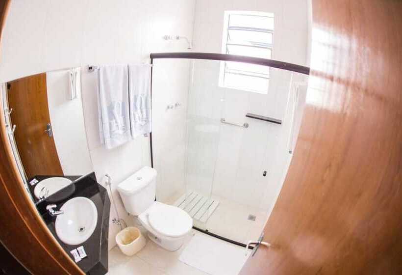 חדר סטנדרט לשלושה, Londres