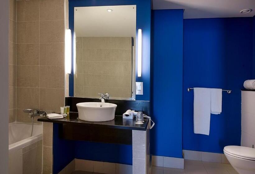 اتاق استاندارد با چشمانداز استخر, Park Inn By Radisson Abeokuta