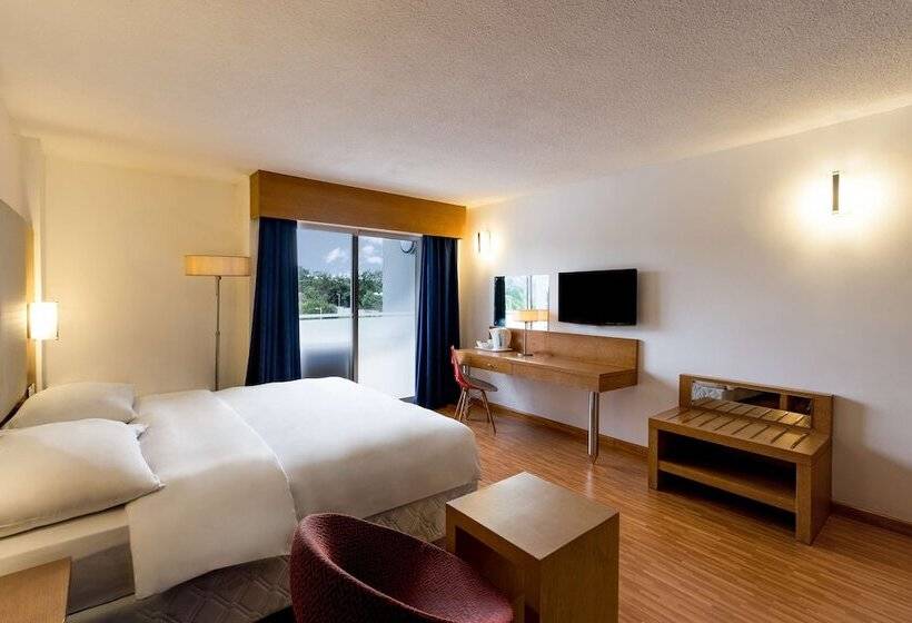 اتاق استاندارد با چشم‌انداز استخر, Park Inn By Radisson Abeokuta