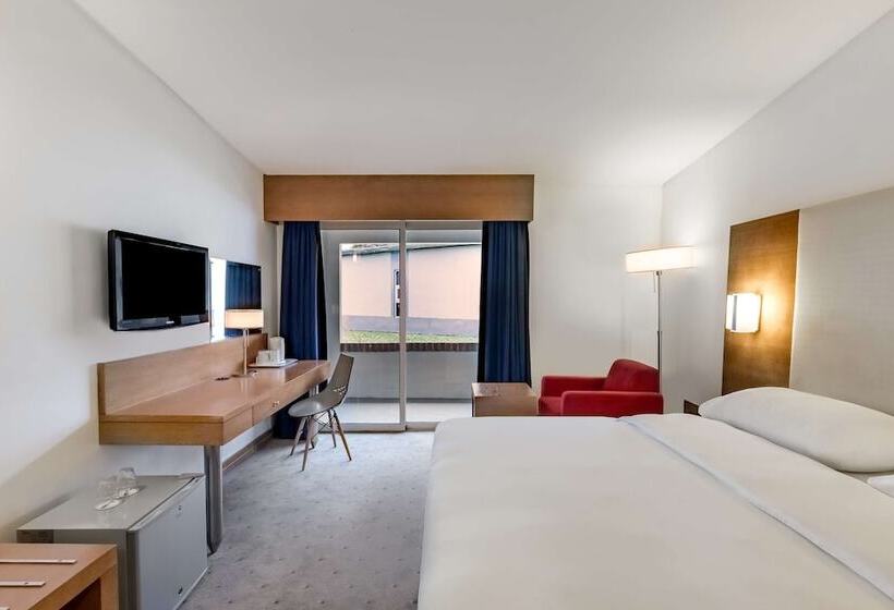 اتاق استاندارد با چشمانداز استخر, Park Inn By Radisson Abeokuta