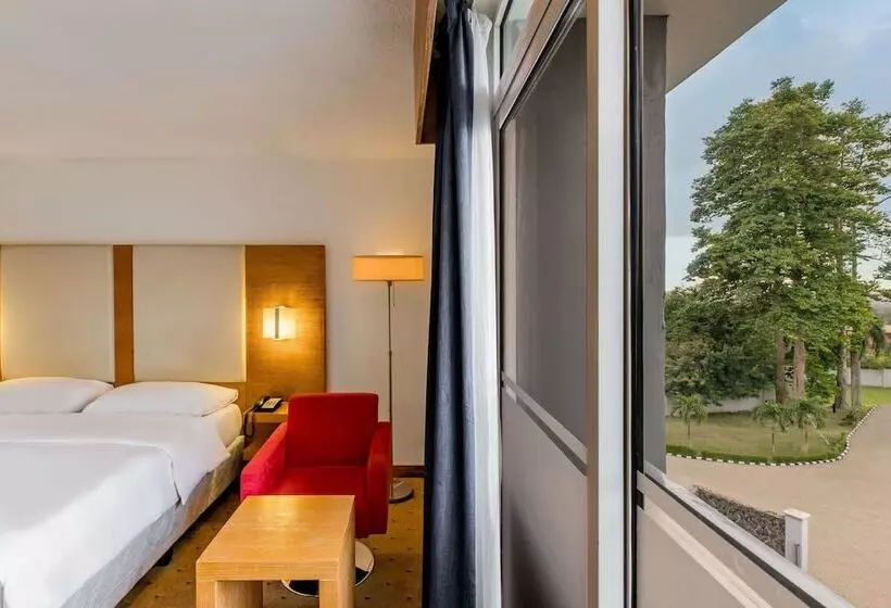 اتاق سوپریور با چشم‌انداز استخر, Park Inn By Radisson Abeokuta