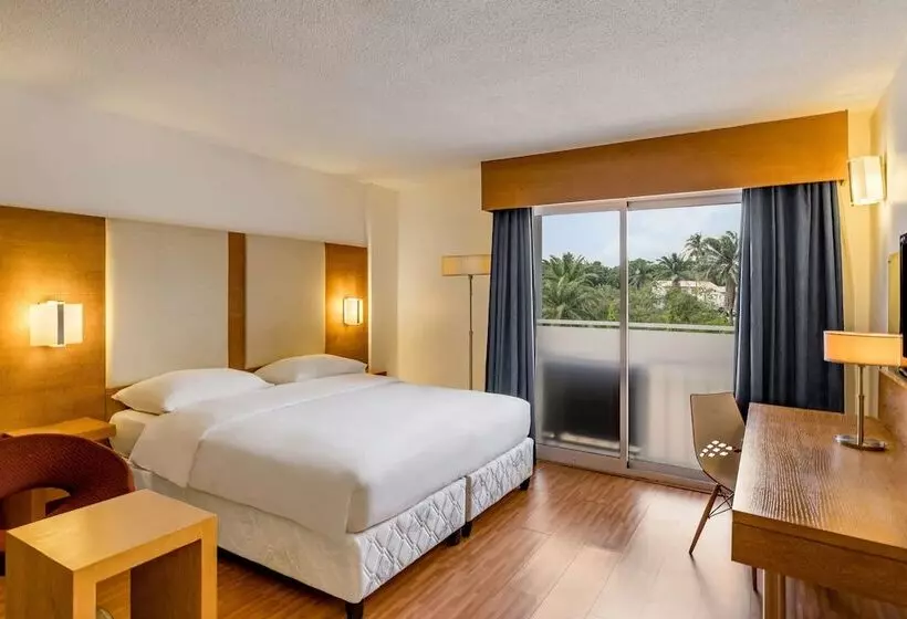 اتاق سوپریور با چشم‌انداز استخر, Park Inn By Radisson Abeokuta